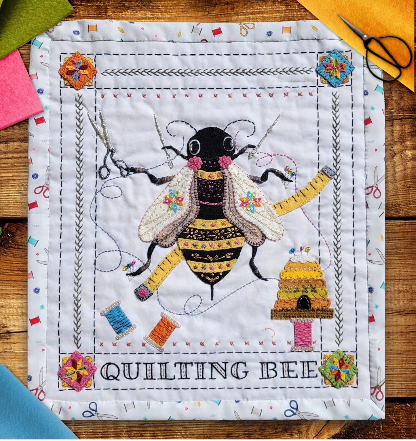 QUILTING BEE SAMPLER - Printed Panel and Pattern for Wool